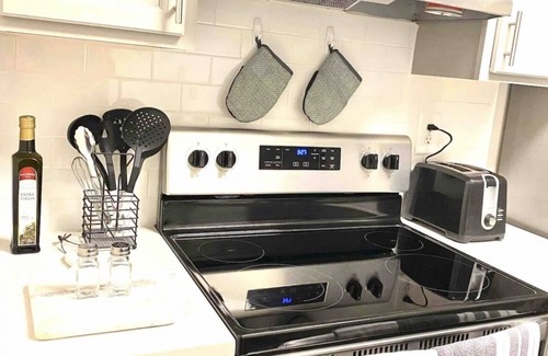 Lorton Apartment | ☆1BR Apt in ♡ of Lorton | Free Parking, Pool, Gym☆