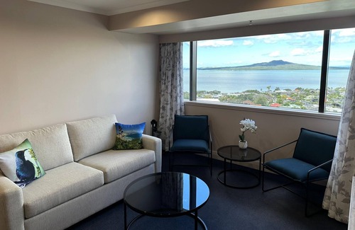 Takapuna Apartment | 1br apt near Takapuna Beach with Ocean View