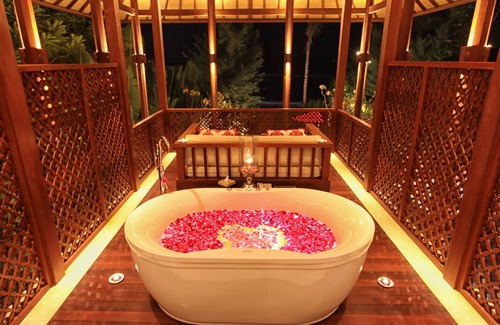 Ketewel Villa | 1BR Beach Front Villa - 10Min Drive To Bali Zoo! W/Swimming Pool!