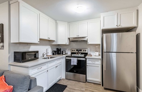 Central Hamilton Apartment | 1BR - Boutique Apt with Netflix- PRIME Location!!