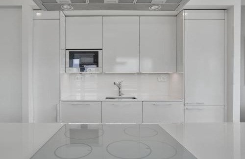 Kluuvi Apartment | 1BR City Center Home by the Park with Private Sauna, Balcony & Lake View