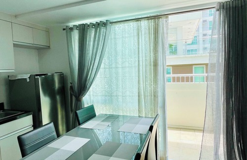 Poblacion District Apartment | 1BR condo 57sqm with Balcony free wifi Abreeza place towers