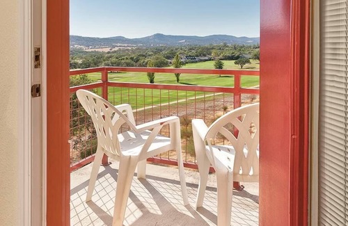 Angels Camp Condo | 1br Condo Lounge in pool w/Wine From Local Vineyards!