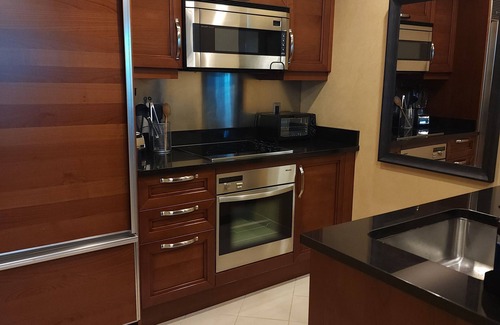 Las Vegas House | 1BR Corner Penthouse Suite/Balcony 31st Floor