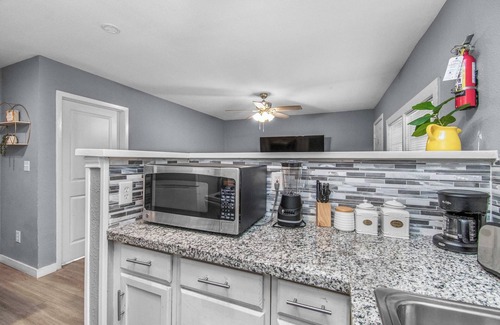 Park Place Apartment | 1BR Cozy APT | 3 Full Beds | Free Gated Parking