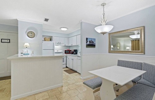 Demere Park Condo | 1BR Ground Floor Condo with Screened-in Porch! Steps away from Pool!