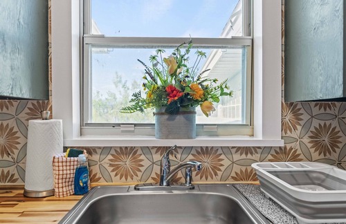 Jacksonville House | 1BR Guesthouse w/River View-Patio & Free Parking