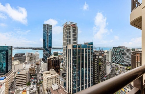 Auckland Central Business District Apartment | 1BR in Prime location+City views by Zodiak Stays