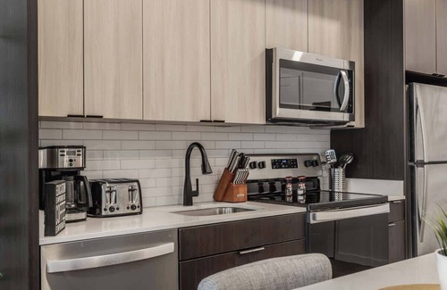 Market East District Apartment | 1BR LUX DT Oasis - Free Parking/Gym/Rooftop Pool