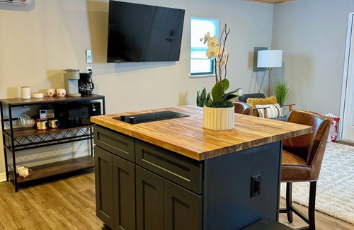 Mayport House | 1BR Modern Bungalow close to Fishing, Navy Base and Ocean