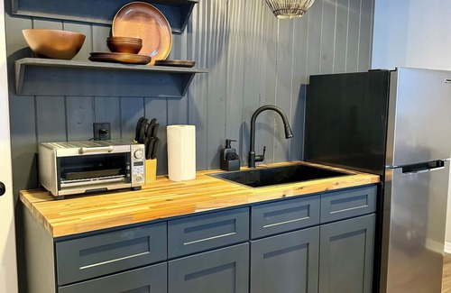 Mayport House | 1BR Modern Bungalow close to Fishing, Navy Base and Ocean