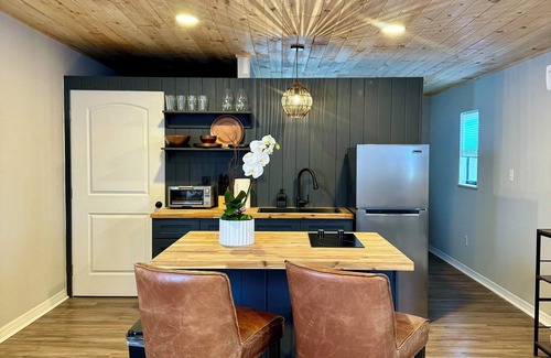 Mayport House | 1BR Modern Bungalow close to Fishing, Navy Base and Ocean