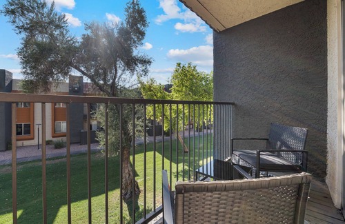 Mesa Apartment | 1BR/Pool/Gym/1 Mi To Banner Hospital