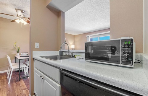 Mesa Apartment | 1BR/Pool/Gym/1 Mi To Banner Hospital