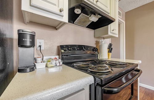 Mesa Apartment | 1BR/Pool/Gym/1 Mi To Banner Hospital