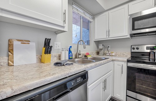 Mesa Apartment | 1BR/Pool/Gym/1 Mi To Banner Hospital