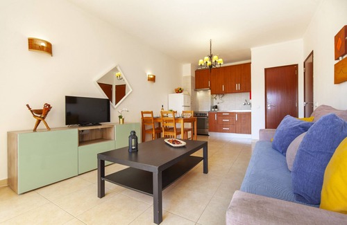 Praia da Rocha Apartment | 1BR Sea View w/Pool – 200m from the Beach