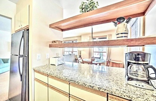 Central Vermont- Killington Condo | ⛷ 1BR Ski-Home Condo. Pool/Hot Tub/Sauna. Short walk 2 lifts, golf, hikes.