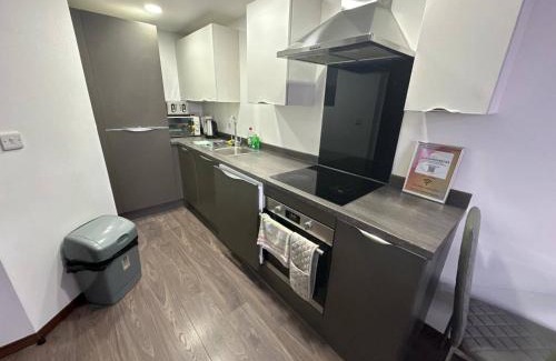 Bloxwich Apartment | 1BR-Sleeps4-Parking-ClosetoCentre