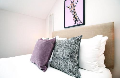 Penarth Apartment | 1BR stay with Free Parking at Archer Road