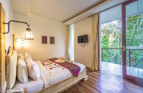 Kutuh Kaja Villa | 1BR Studio Room w/ Jungle View in Ubud Center (2)