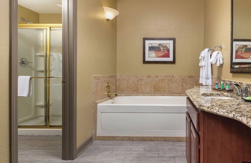Pennington Bend Resort | 1BR Suite with Resort Pool, FREE WIFI, Near Attractions