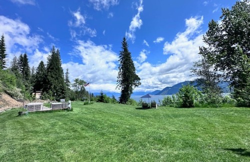 Sagle House | 1BR Tiny Home Hideaway w/Lake & Mountain Views