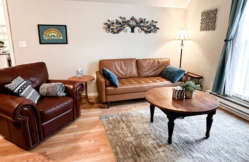 Cliff - Cannon Apartment | 1BR Upstairs / Pets OK / Hot tub!