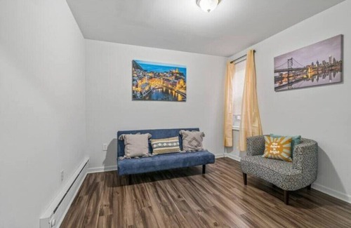 West Philadelphia Hotel | 1BR Urban Apartment S