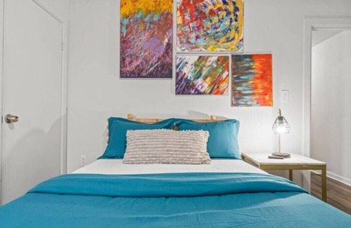 West Philadelphia Hotel | 1BR Urban Apartment S