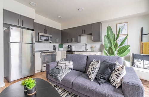 West Bellevue Apartment | 1BR | Views, Rooftop, Gym | Sophari B | Bellevue