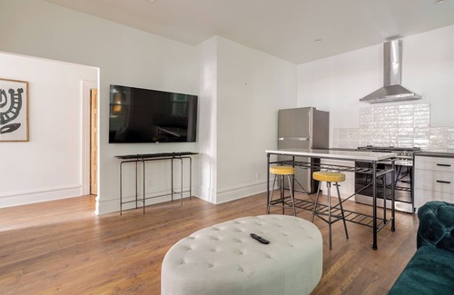 Uptown Apartment | 1BR Walk to Coffee, Brews & NW 23rd Shops