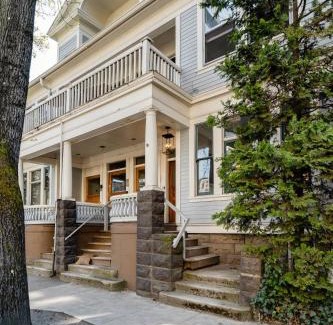 Uptown Apartment | 1BR - Walk to Coffee, Brews & NW 23rd Shops