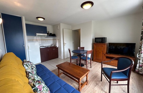 La Roche-Posay Apartment | 1BR with pool and WiFi, 200m from the Spa