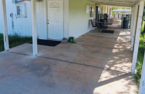 Cottonwood Apartment | #1Cozy Rustic Retreat on a 21 acre Ranch in Cottonwood with WiFi, AC,Yoga Studio