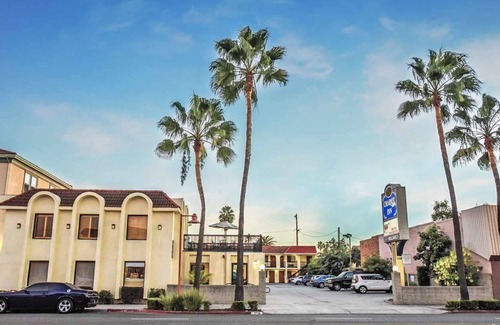 Glendale Hotel | 1KNS-1 King Non Smoking