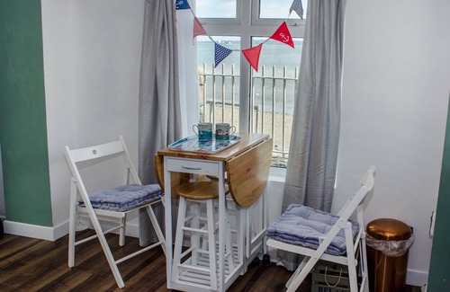 Whiteabbey House | 1m beside the sea - 10 mins to Belfast Coastguard Boat House, Stay Safe!