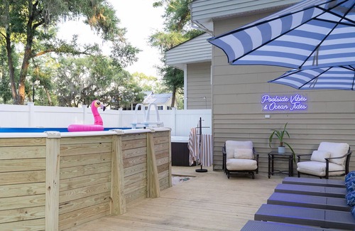 Pawleys Island House | 1mi to Beach! 3mi to Golf! Pool~Hot Tub~Free Golf Cart~Putting Green~Marsh Views
