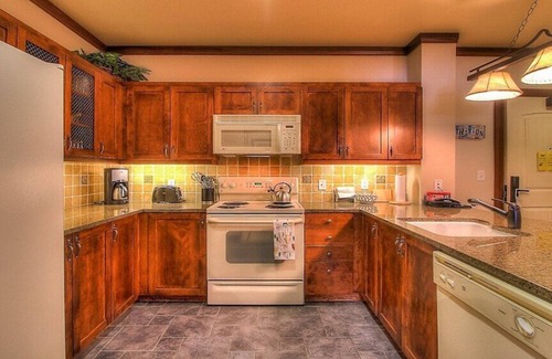 Stratton Mountain Condo | 1st Fl Condo 3BR @ Stratton Sleeps 7 Pool Hot Tub