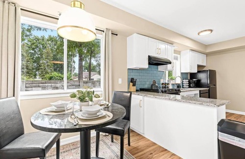 Roseville Apartment | 1st Floor 1BR Flat, King Bed, End Unit