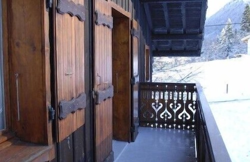 Morzine Apartment | 1st floor apartment in Savoyard chalet in Morzine.