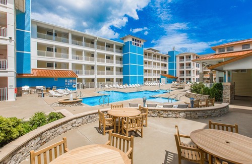 Sandbridge Condo | 1st-floor condo near the beach with balcony, grills, outdoor pool & gym
