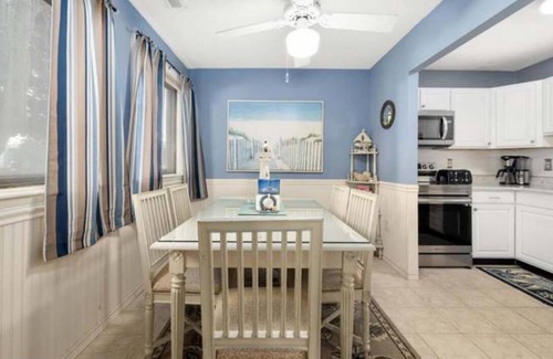 Caine Woods Condo | 1st floor North OC 2br, 2 ba condo w/pool, tennis, wifi and plenty of parking