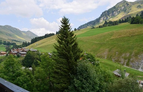 Le Chinaillon Apartment | 1st floor, view ski slopes, balcony, parking, tv, ski locker, 22m², Le Grand Bornand