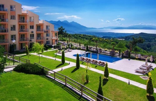 Soke House | 2+1 Flat with Communal Pool in Kusadasi-Awz143