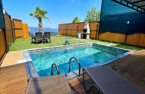 Sapanca House | 2+1 Heated Private Pool - Lake View - 5 Person Bungalow in Dibektaş