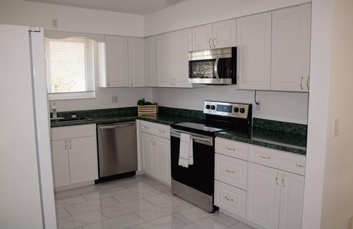 Sarasota Springs House | 2/1 with Huge Backyard - Pet Paradise-20 min from Beaches