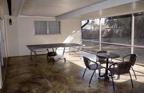 Sarasota Springs House | 2/1 with Huge Backyard - Pet Paradise-20 min from Beaches