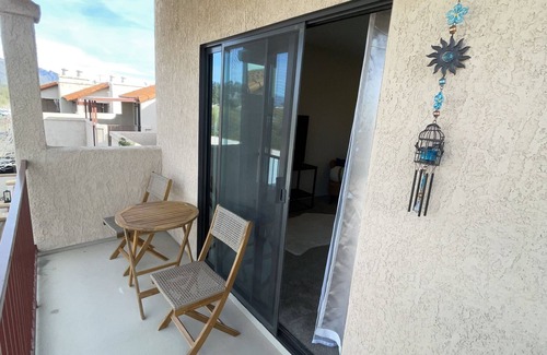Casas Adobes House | 2,100 sqft "GEM" in highly desirable Casas Adobes. 2 minute walk to Golf Resort!