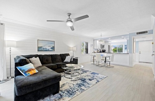 Jupiter Condo | 2/2 Condo Steps from the Beach